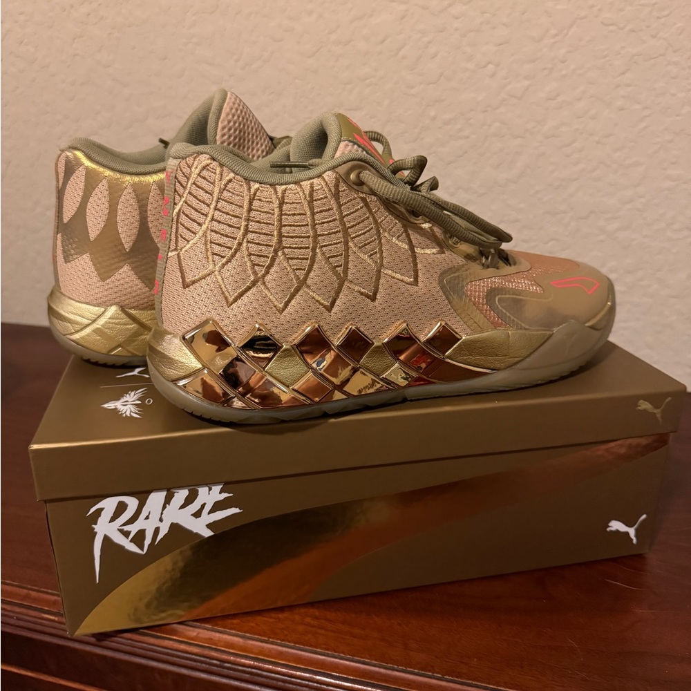 MB.01 “Rare Gold”